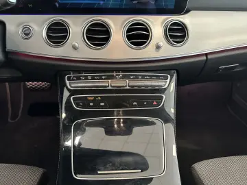 MERCEDES-BENZ E 300  AHK CAM Ambiente MBUX