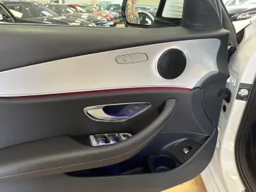 MERCEDES-BENZ E 300  AHK CAM Ambiente MBUX