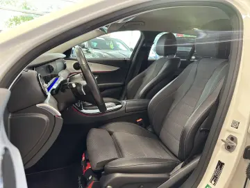 MERCEDES-BENZ E 300  AHK CAM Ambiente MBUX