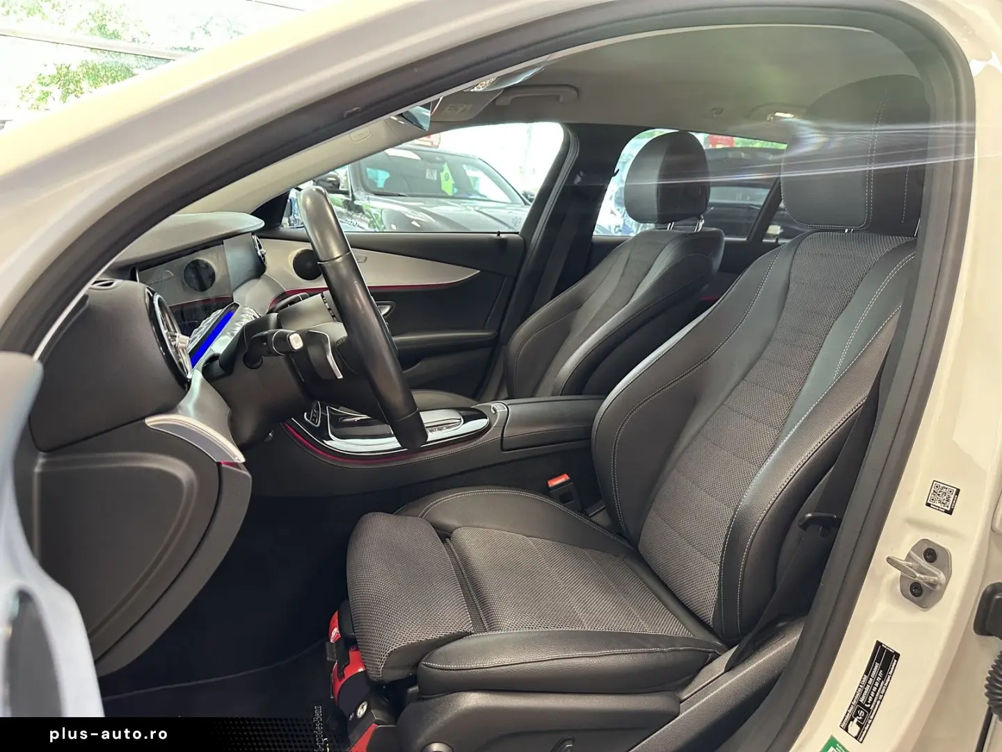 MERCEDES-BENZ E 300  AHK CAM Ambiente MBUX