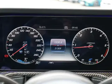 MERCEDES-BENZ G400 d AMG Line NIGHT AHK STANDHZ. SHD MULTIB.