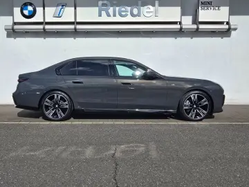 BMW 740d xDrive M Sportpaket Standhzg SkyLounge 21