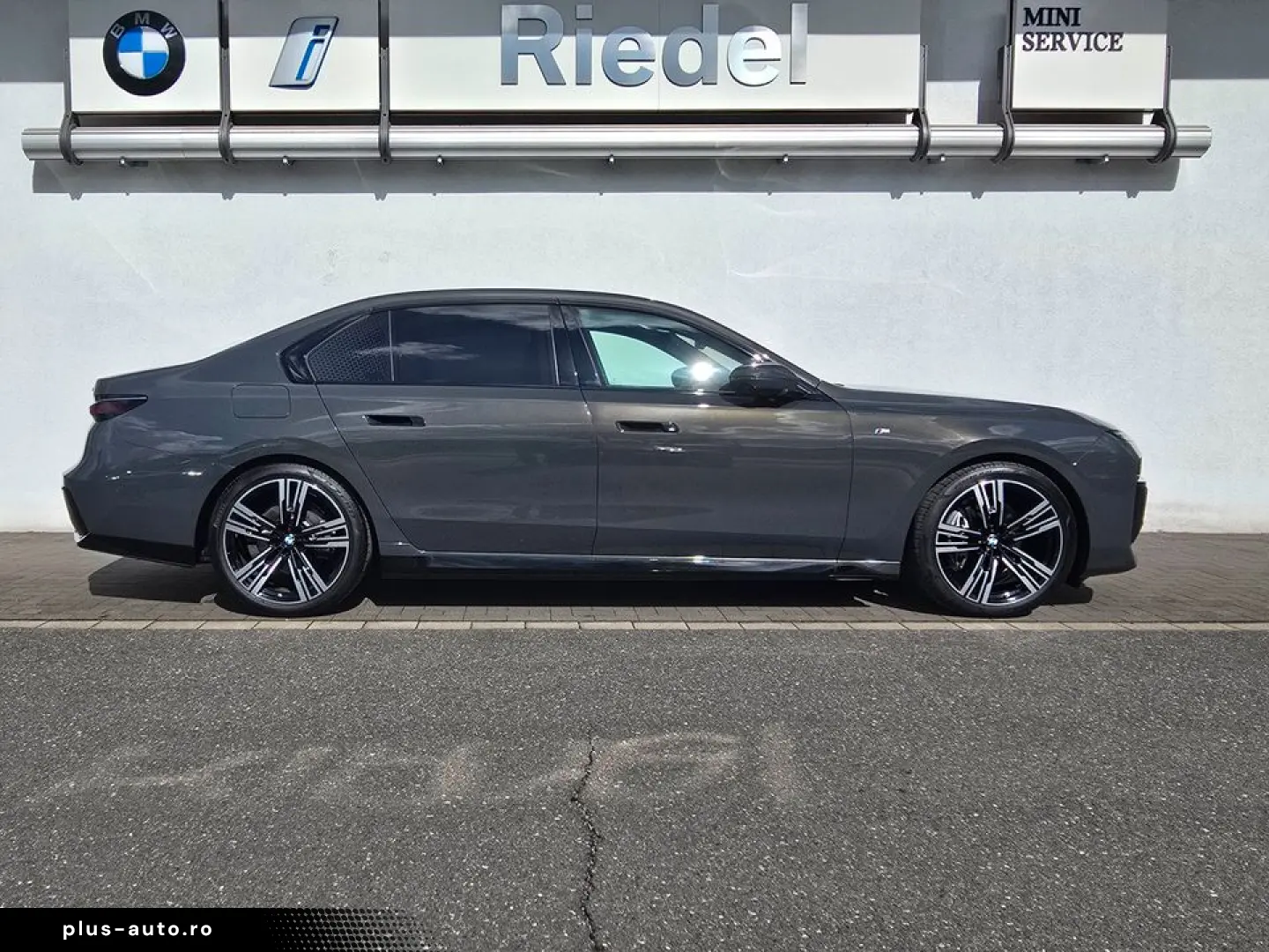 BMW 740d xDrive M Sportpaket Standhzg SkyLounge 21