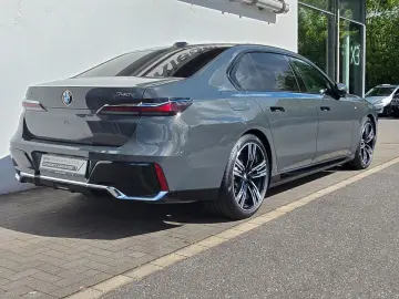 BMW 740d xDrive M Sportpaket Standhzg SkyLounge 21