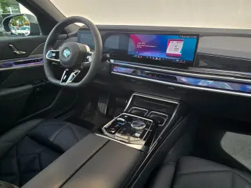 BMW 740d xDrive M Sportpaket Standhzg SkyLounge 21