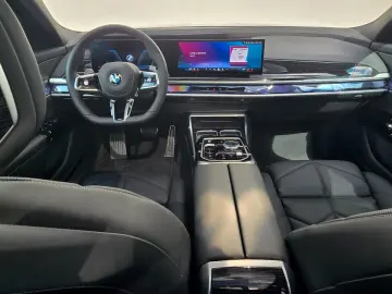 BMW 740d xDrive M Sportpaket Standhzg SkyLounge 21