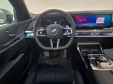 BMW 740d xDrive M Sportpaket Standhzg SkyLounge 21
