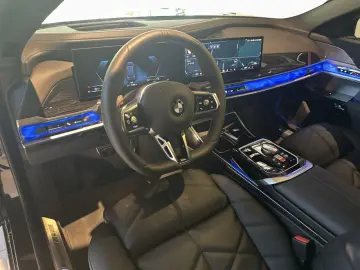 BMW 740d xDr M Sport StHz AHK SkyL B&W AutoB Iconic