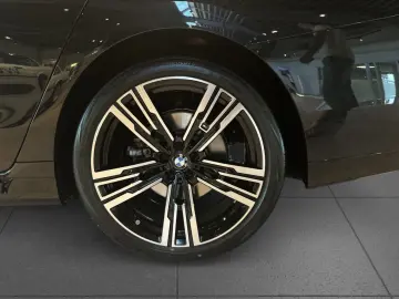 BMW 740d xDr M Sport StHz AHK SkyL B&W AutoB Iconic