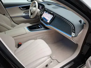 MERCEDES-BENZ E 300 de 4M Avantgarde Advanced Pano H…