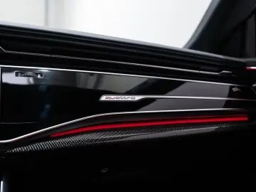AUDI SQ8 QU COMPETITION PLUS IN&OUT CARBON MATRIX HEA