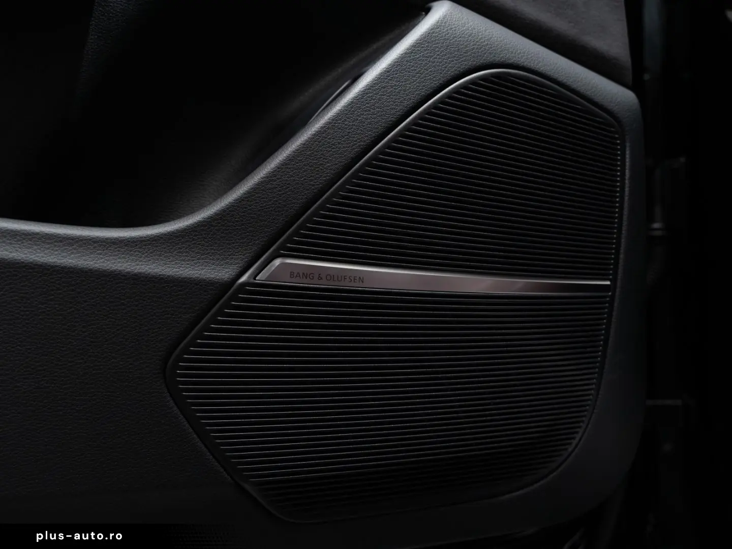 AUDI SQ8 QU COMPETITION PLUS IN&OUT CARBON MATRIX HEA