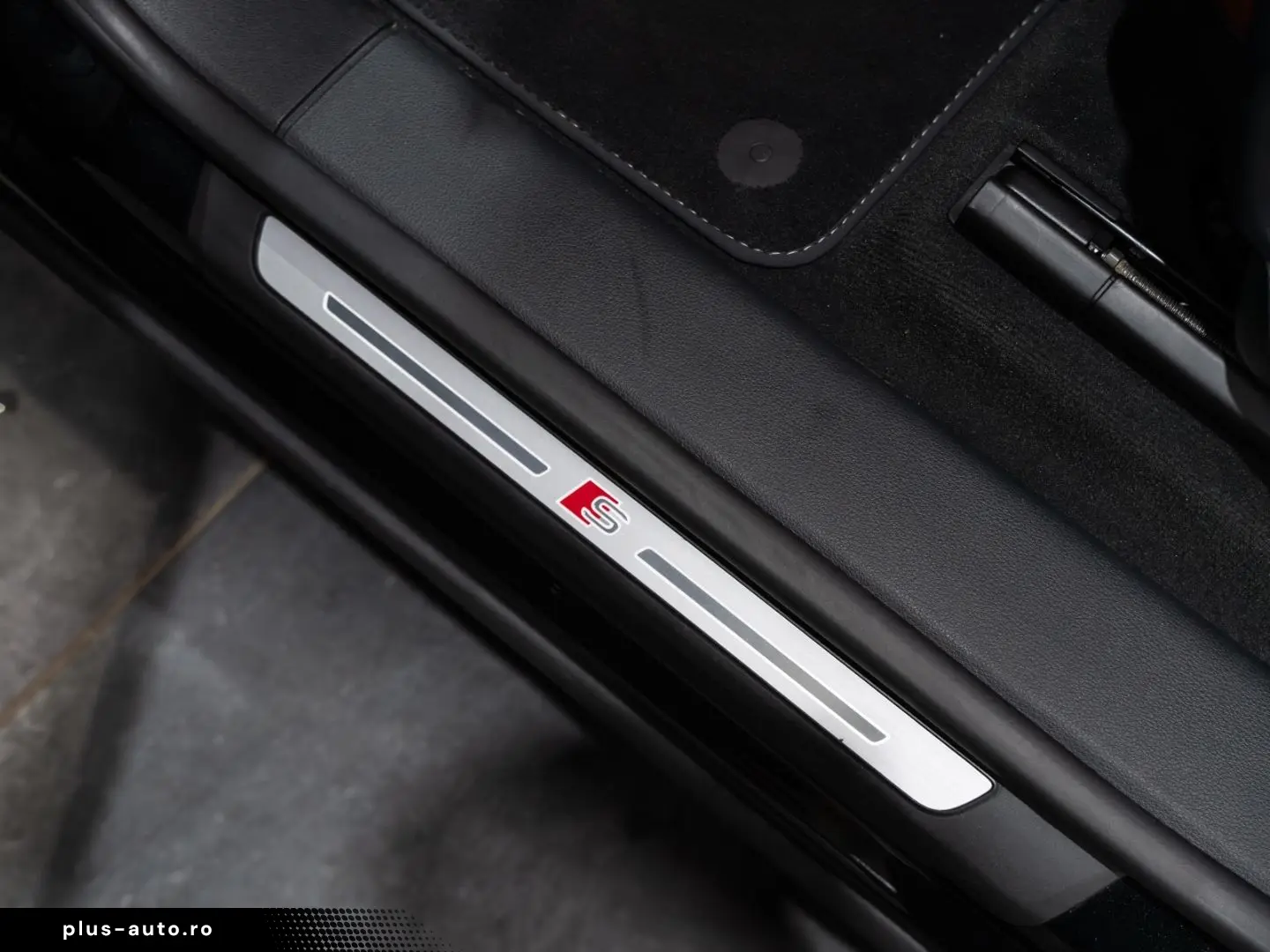 AUDI SQ8 QU COMPETITION PLUS IN&OUT CARBON MATRIX HEA