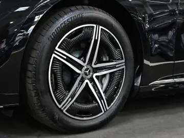 MERCEDES-BENZ EQE 350 4M AMG Sport Premium  AHK Dist…