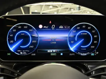 MERCEDES-BENZ EQE 350 4M AMG Sport Premium  AHK Dist…