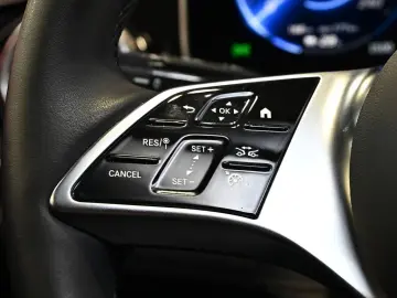 MERCEDES-BENZ EQE 350 4M AMG Sport Premium  AHK Dist…