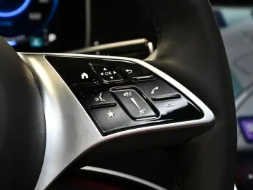 MERCEDES-BENZ EQE 350 4M AMG Sport Premium  AHK Dist…