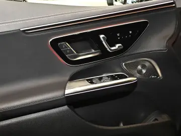 MERCEDES-BENZ EQE 350 4M AMG Sport Premium  AHK Dist…