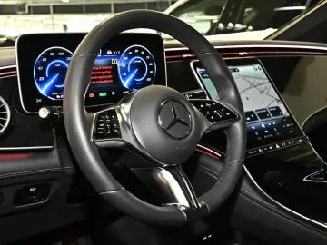 MERCEDES-BENZ EQE 350 4M AMG Sport Premium  AHK Dist…