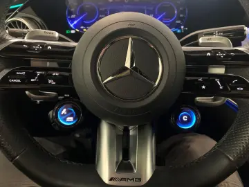 MERCEDES-BENZ EQE 43 AMG 4M HYPERSCREEN MASSAGE PANO 21ZOLL
