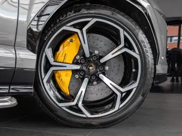 LAMBORGHINI Urus 4.0 V8 1.Hand