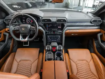 LAMBORGHINI Urus 4.0 V8 1.Hand