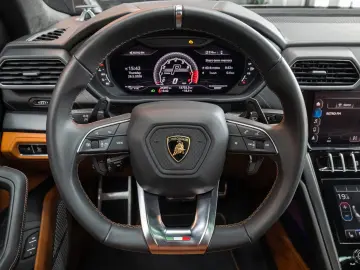 LAMBORGHINI Urus 4.0 V8 1.Hand