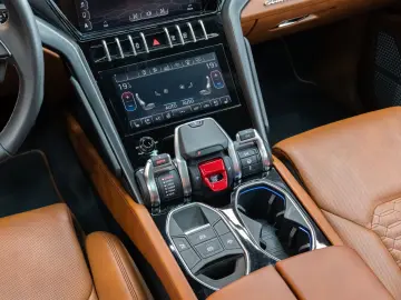 LAMBORGHINI Urus 4.0 V8 1.Hand