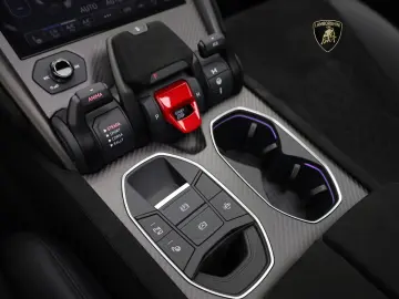 LAMBORGHINI Urus Performante MY24
