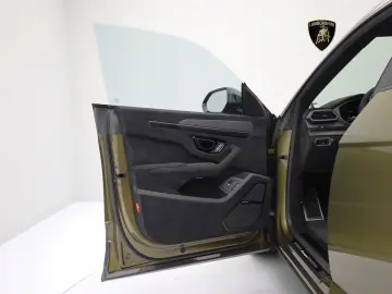 LAMBORGHINI Urus Performante MY24