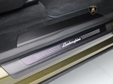 LAMBORGHINI Urus Performante MY24