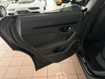 LAMBORGHINI Urus S MATT-LACK PANO B&O STYLE NIGHTVISION