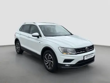 VW Tiguan 2.0 TDI NAVI PDC AHK TEMPOMAT Klima Navi