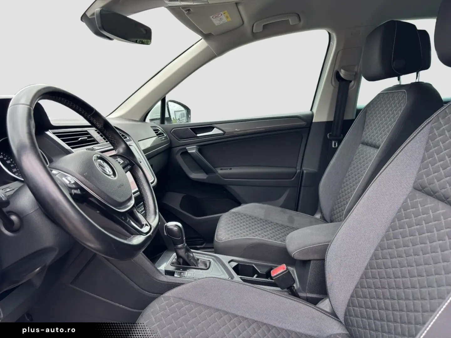 VW Tiguan 2.0 TDI NAVI PDC AHK TEMPOMAT Klima Navi