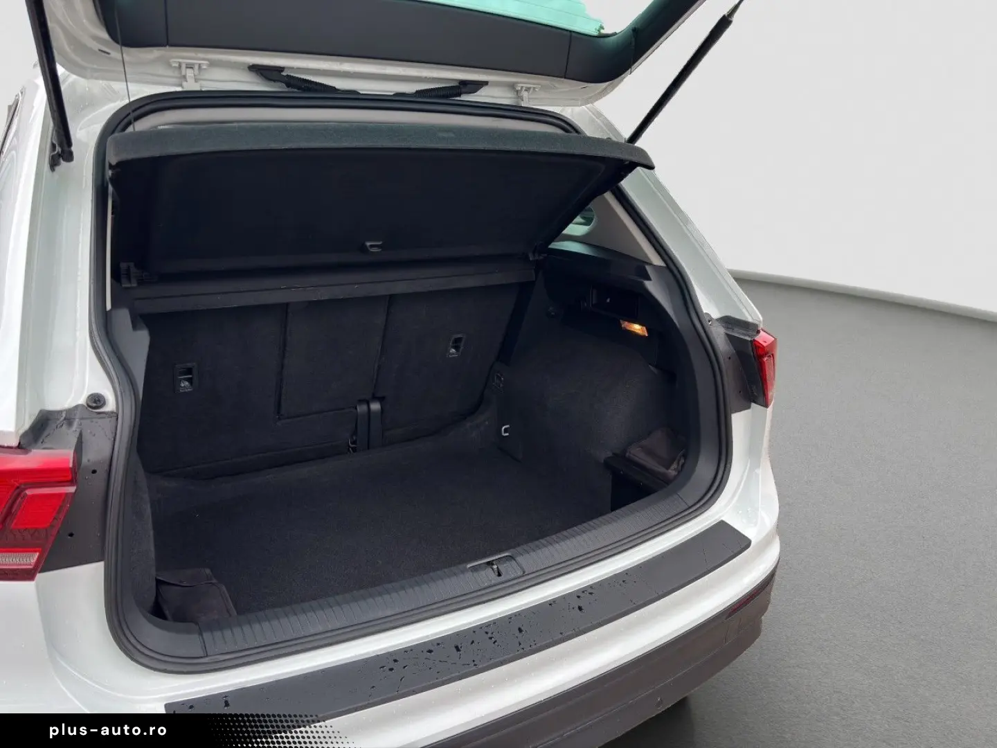 VW Tiguan 2.0 TDI NAVI PDC AHK TEMPOMAT Klima Navi