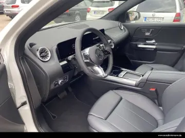 MERCEDES-BENZ GLA 200 d 4M Progressive Pano AHK Muti…