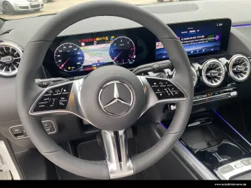 MERCEDES-BENZ GLA 200 d 4M Progressive Pano AHK Muti…
