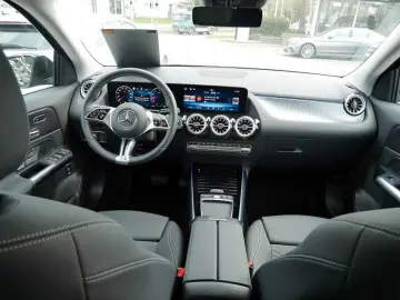 MERCEDES-BENZ GLA 220 4M   NIGHT PROGRESSIVE MEMO 360 DISTR