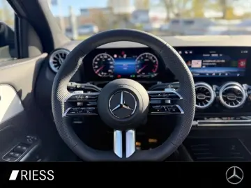 MERCEDES-BENZ GLA 200 d 4M AMG Sport Night Pano AHK …