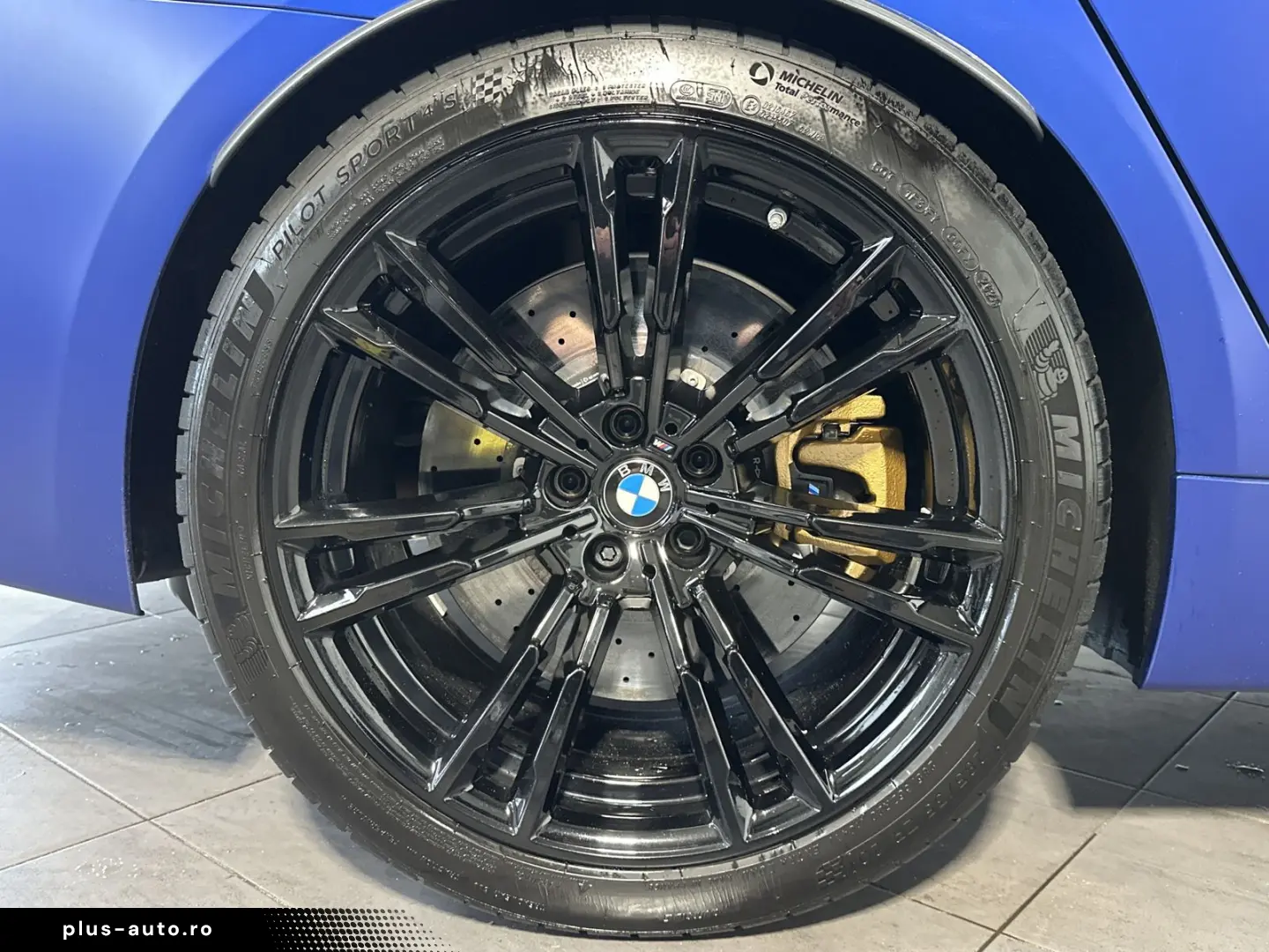 BMW M5 Competition NAV LED