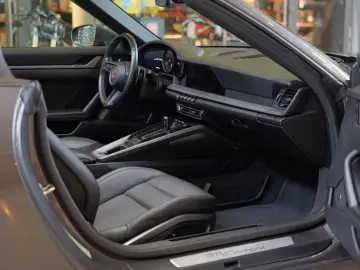 PORSCHE 992 Carrera Cabriolet