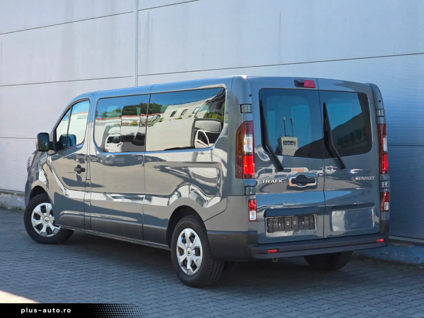 RENAULT Trafic Combi L2H1 Life (9-Sitze Kamera)