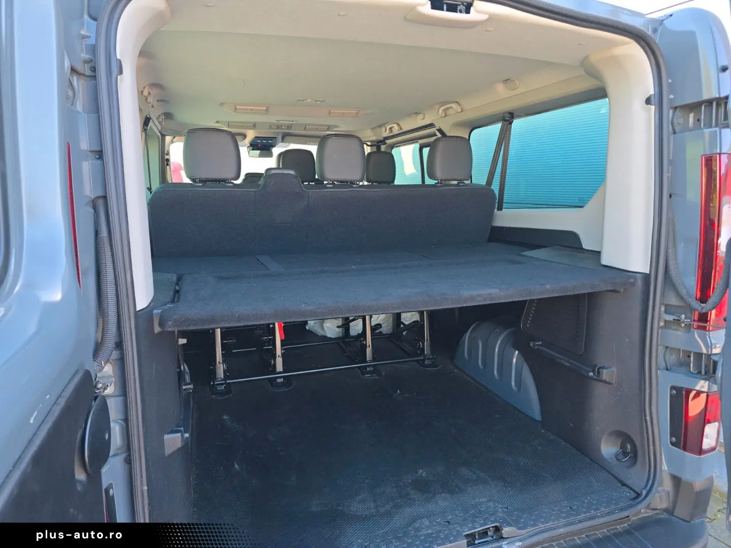 RENAULT Trafic Combi L2H1 Life (9-Sitze Kamera)