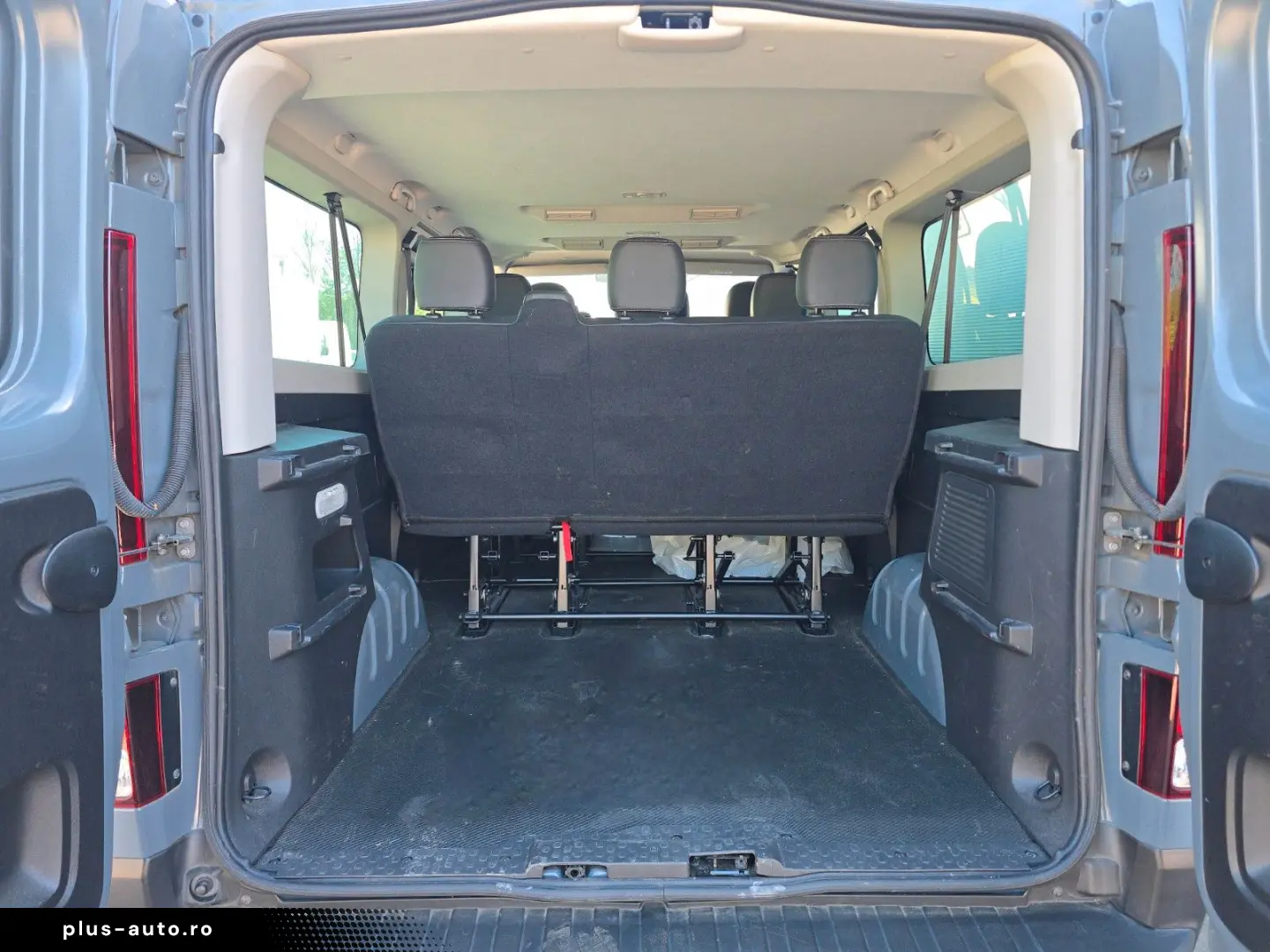 RENAULT Trafic Combi L2H1 Life (9-Sitze Kamera)