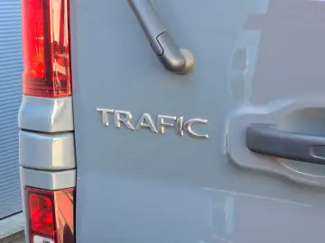 RENAULT Trafic Combi L2H1 Life (9-Sitze Kamera)