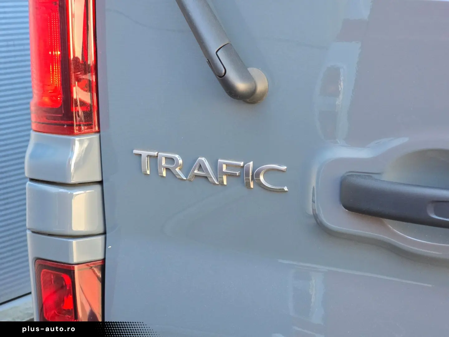 RENAULT Trafic Combi L2H1 Life (9-Sitze Kamera)