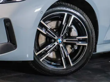 BMW 330i Lim. xD M Sport PANO H&K WIDESCREEN KAM LCI