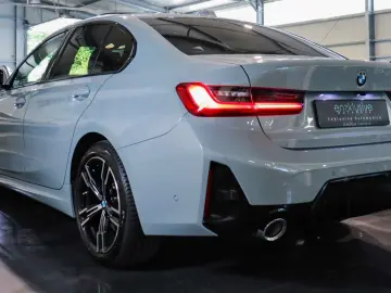 BMW 330i Lim. xD M Sport PANO H&K WIDESCREEN KAM LCI