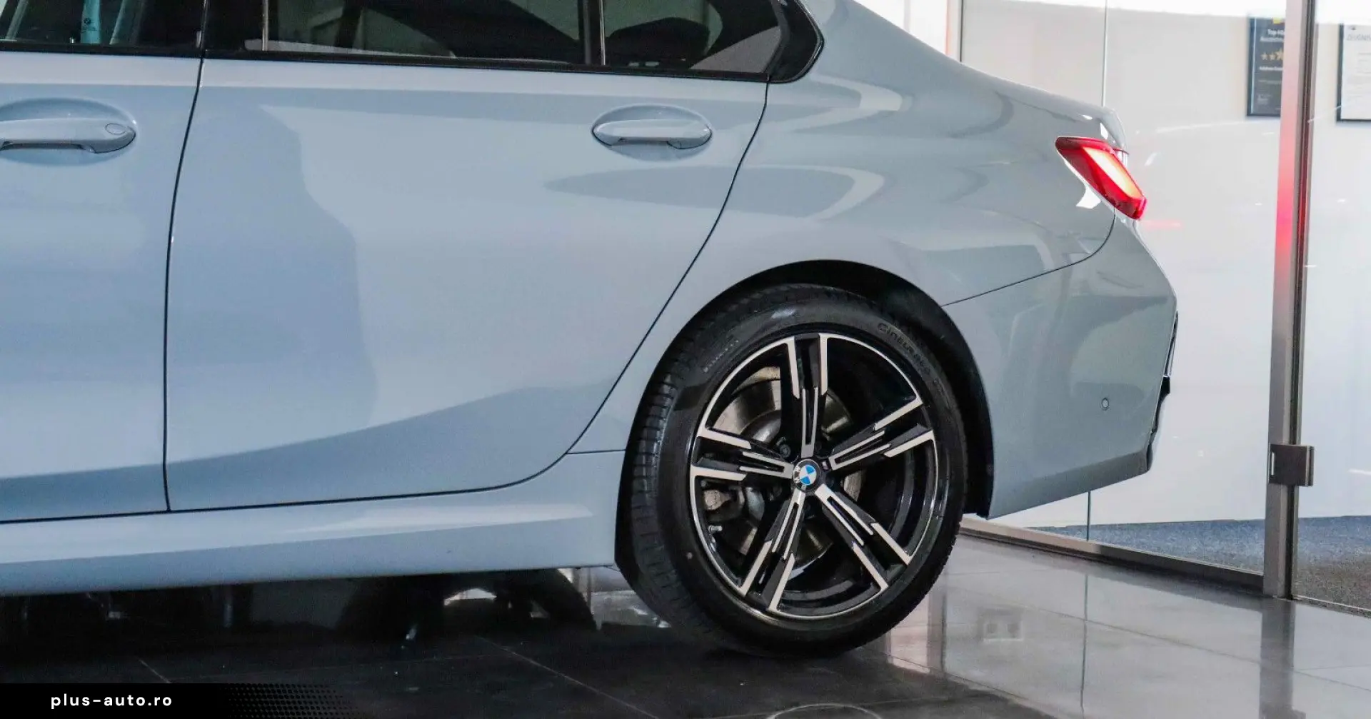 BMW 330i Lim. xD M Sport PANO H&K WIDESCREEN KAM LCI