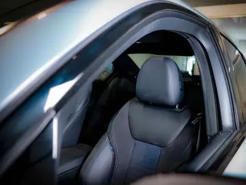 BMW 330i Lim. xD M Sport PANO H&K WIDESCREEN KAM LCI